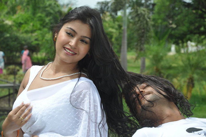 Hot Tamil Actress in White Saree Photos film pics